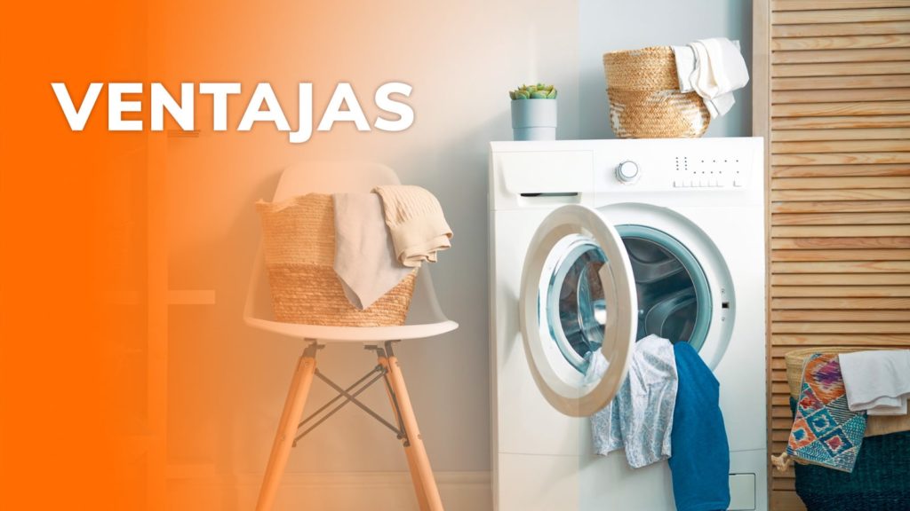 "Ventajas" - Secadora con ropa y una silla con un canasto de ropa